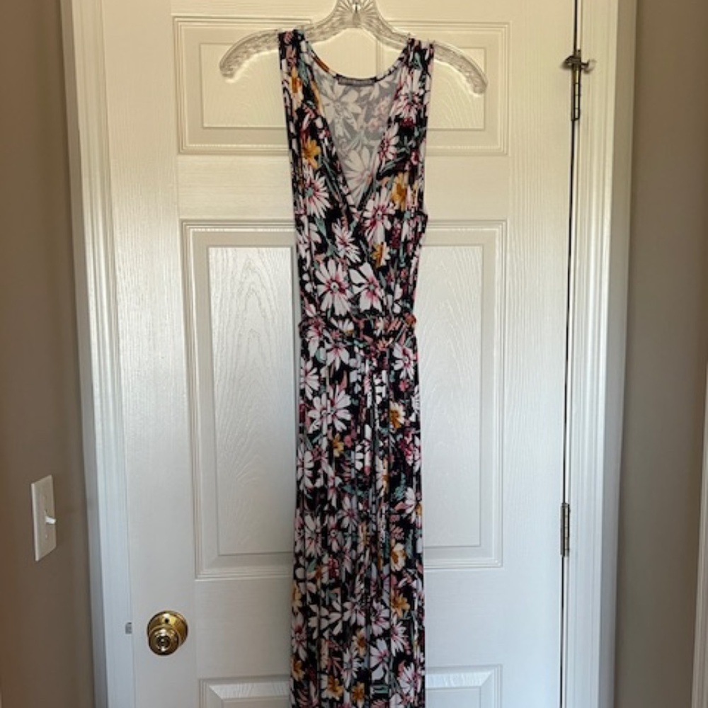 Women's Loveappela Multi Colored Floral Dress Size Large.  Excellent Condition